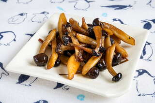 Shimeji na másle se sójovou omáčkou